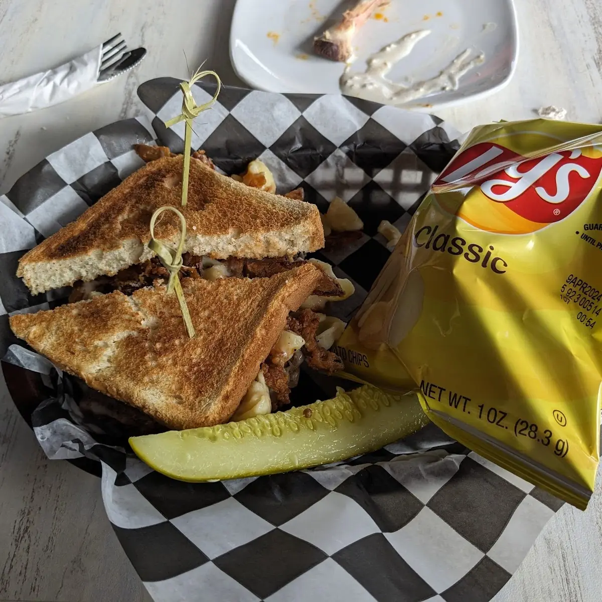 Porky Mac and Cheese Sandwich
