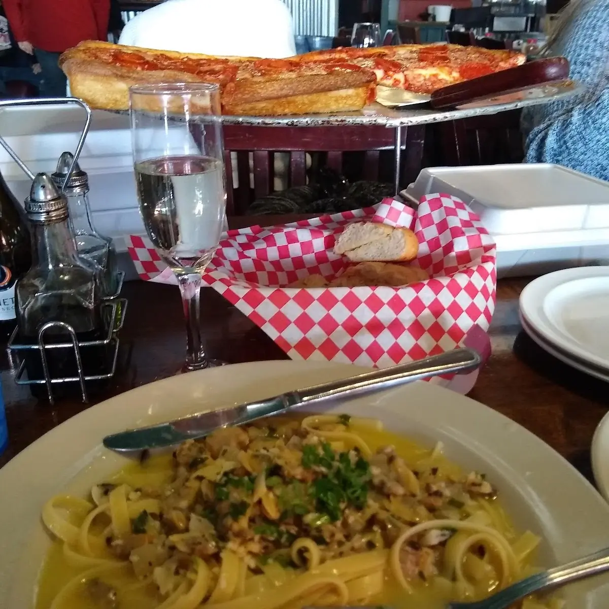 Linguine and White Clam Sauce