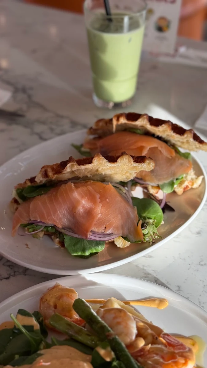 Croffle Salmon Sandwich, Canffle