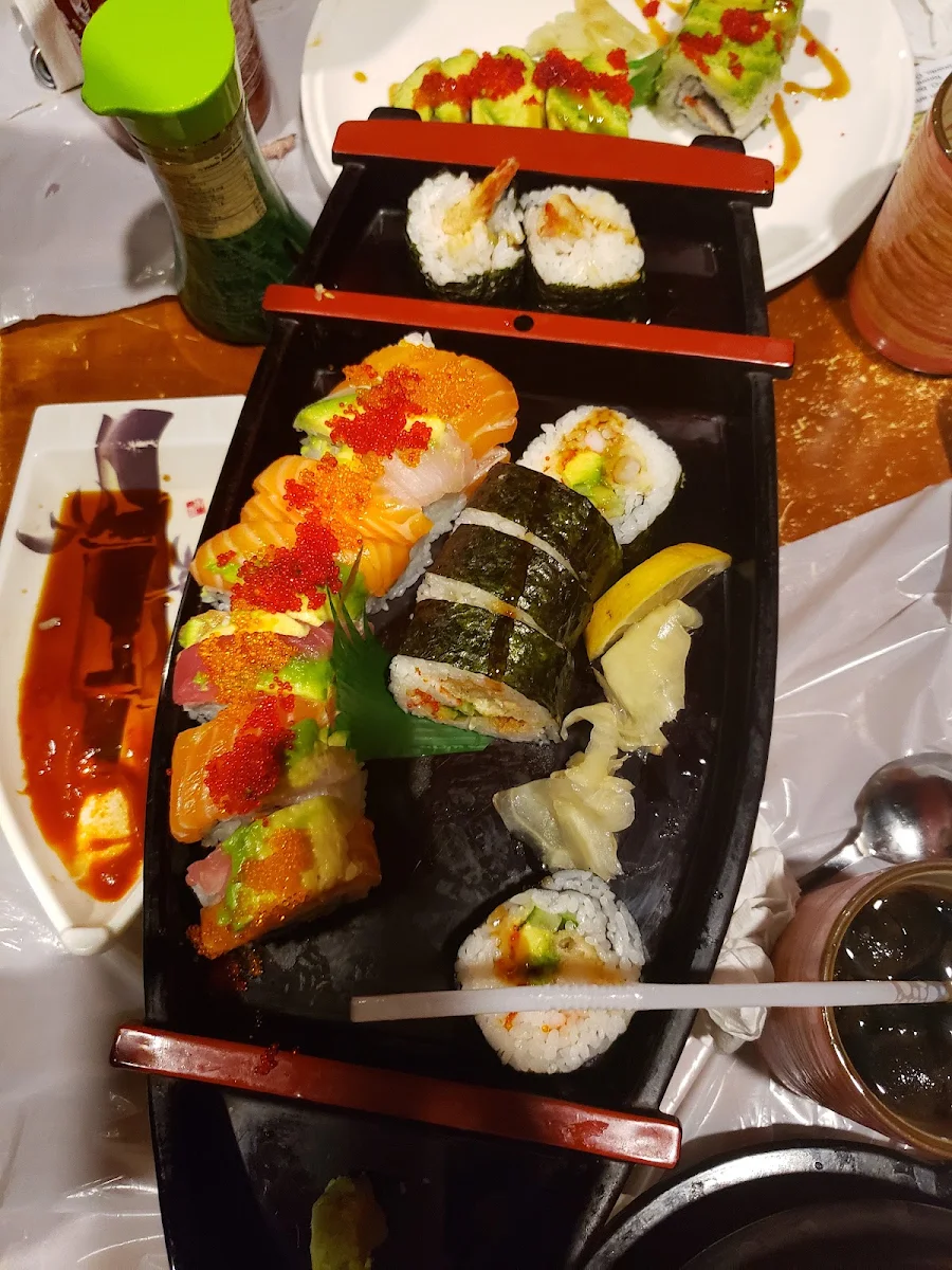 Sushi Boat, AJIO KOREAN &JAPANESE RESTAURANT (아지오 한식 일식)