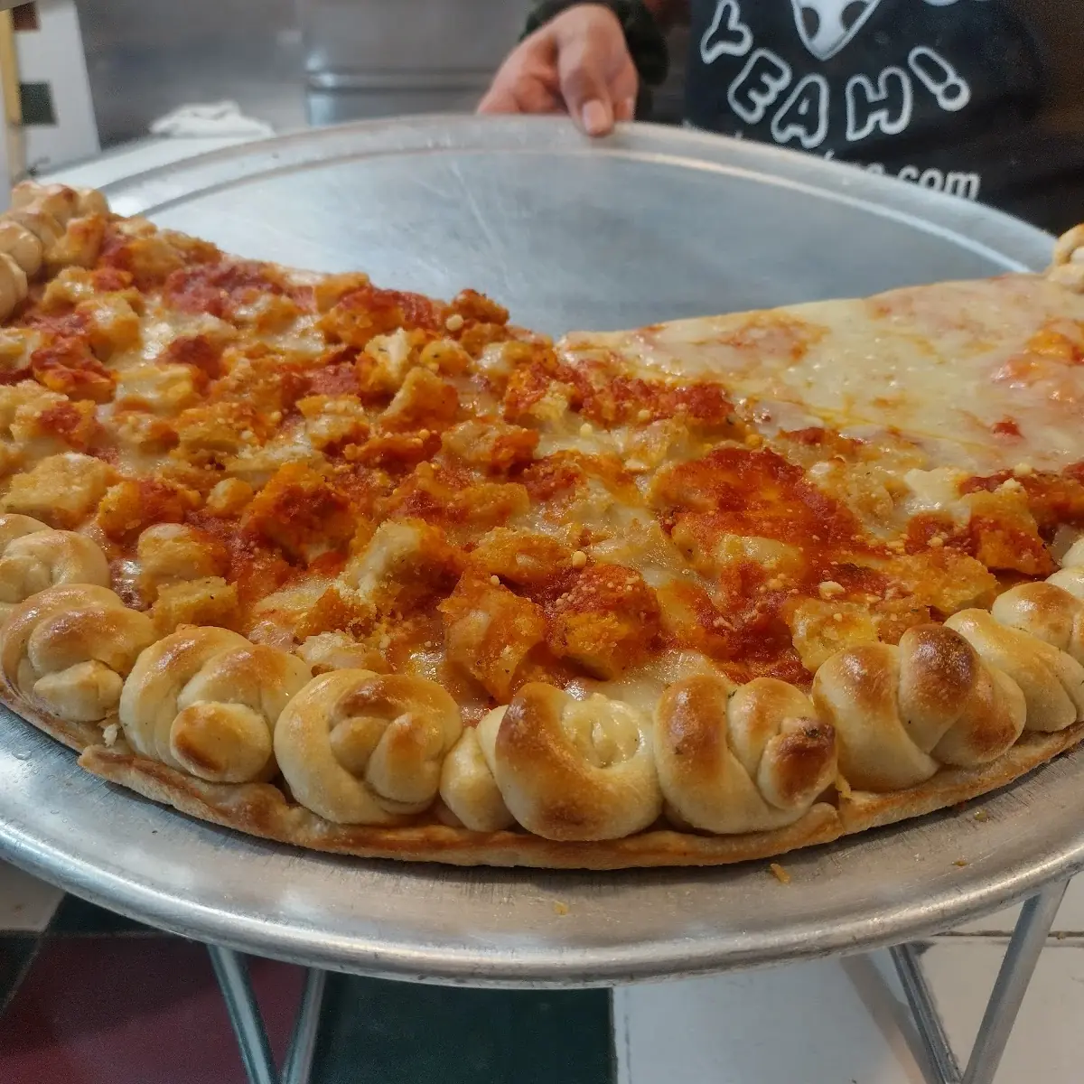 Pizza Slice w Garlic Knots