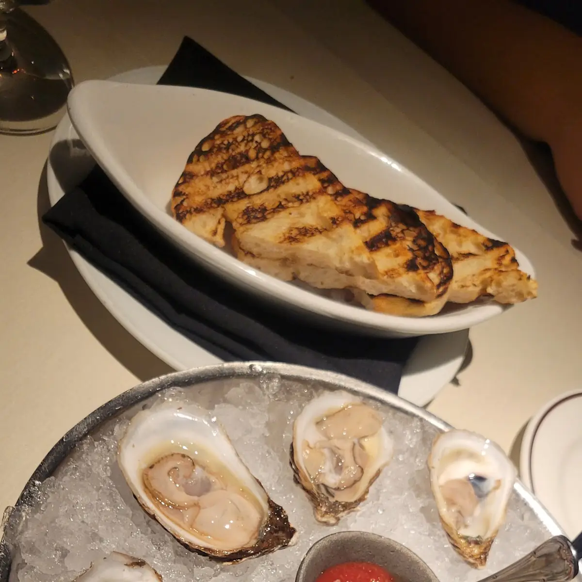 Fresh Oysters on Crushed Ice Lemon