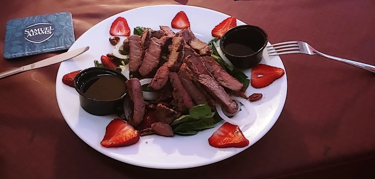 Strawberry Spinach Salad with Steak