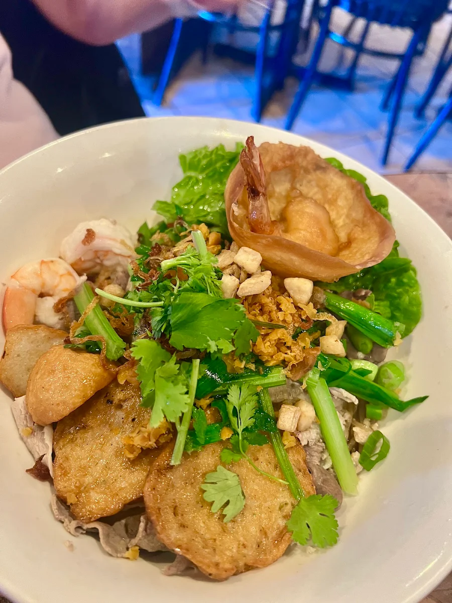 Hu Tieu Kho - Seafood & Pork Garlic Noodles, Kingsway Lemongrass