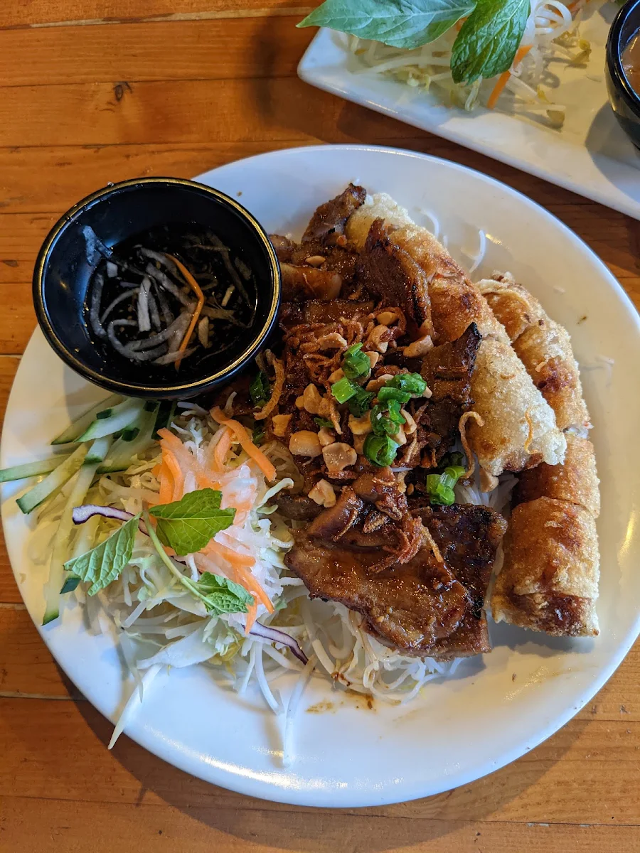 N9 Pork Satay & Spring Roll Vermicelli, Kingsway Lemongrass