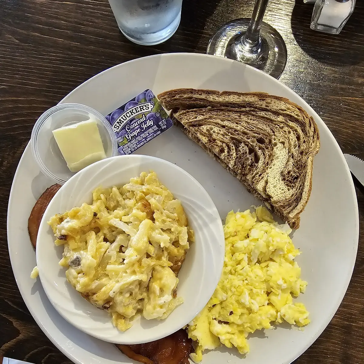 Bacon, Cheddar & Tomato Scramble