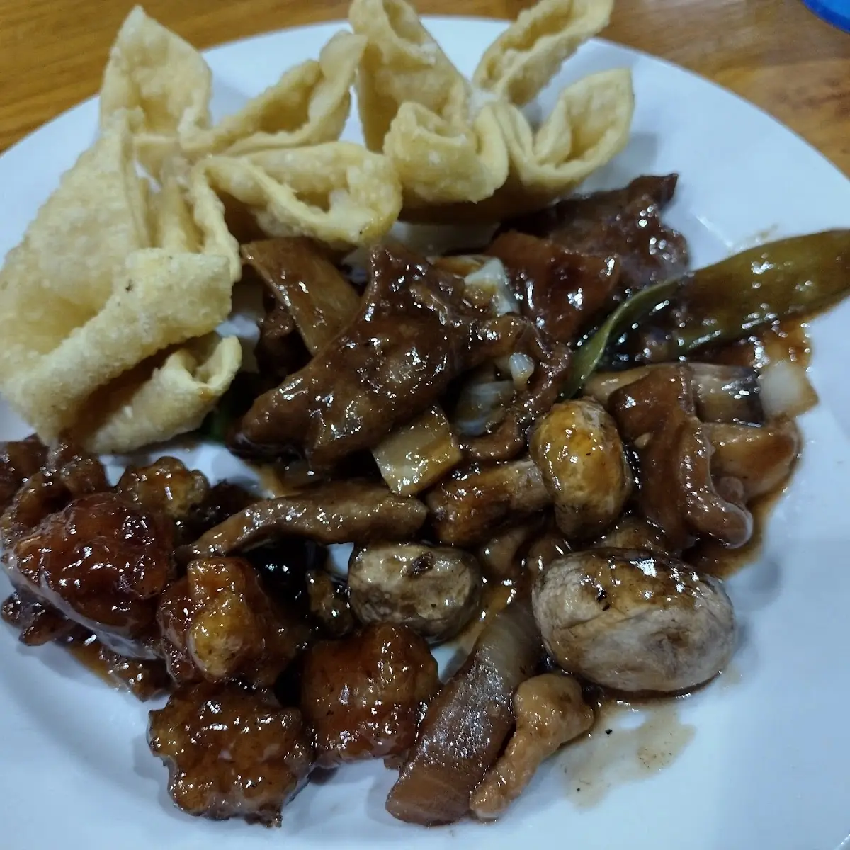 Buffet Cream Cheese Wonton and Beef with Peppers