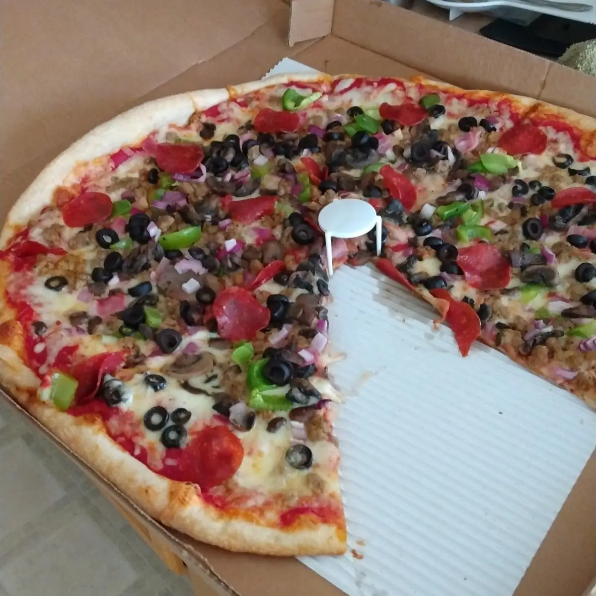Deluxe Pizza 18