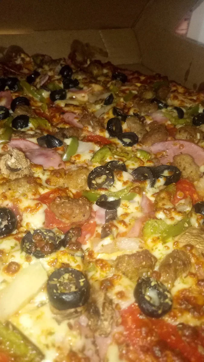 Deluxe Pizza, Domino's Pizza