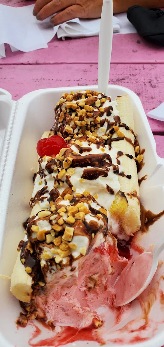 Old-Fashioned Homemade Banana Split