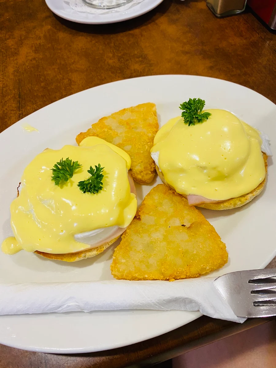 Eggs Benedict, The Cola Café and Museum