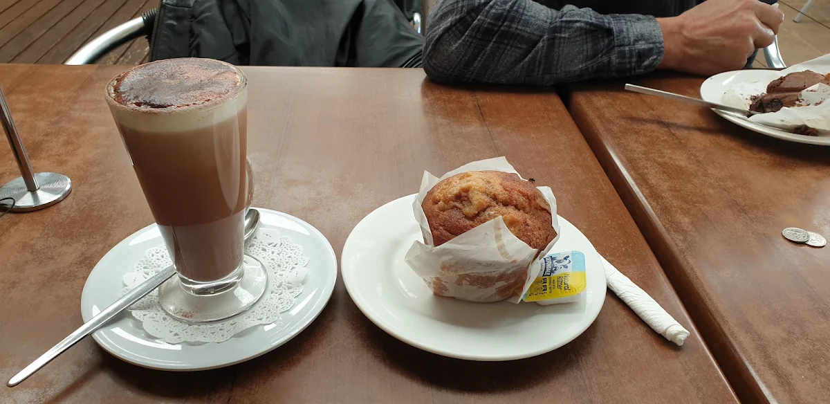 Hot Chocolate and Muffin, The Cola Café and Museum