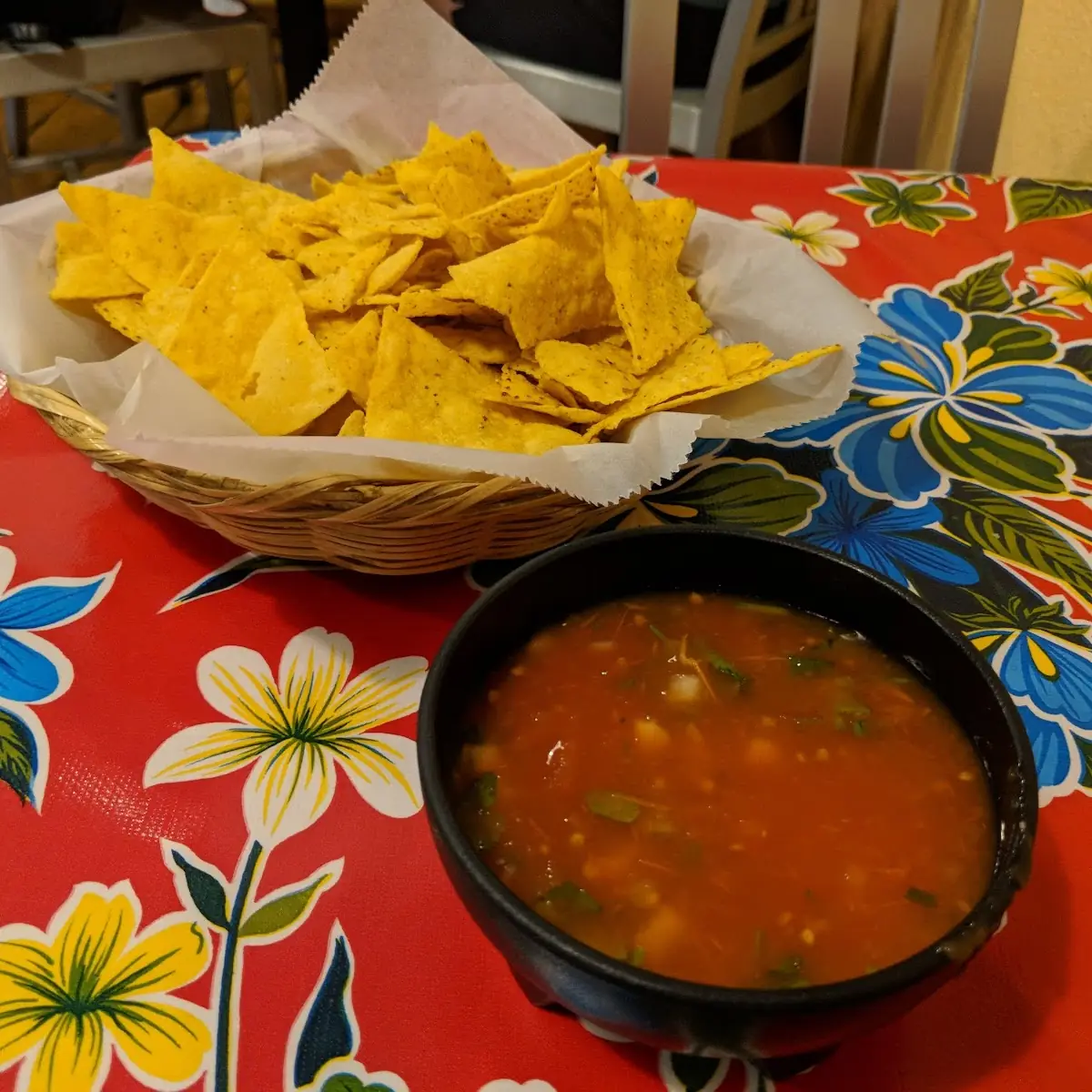 Chips and Salsa Roja
