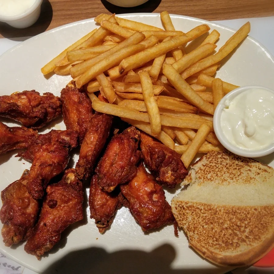 Chicken Wings with Fries