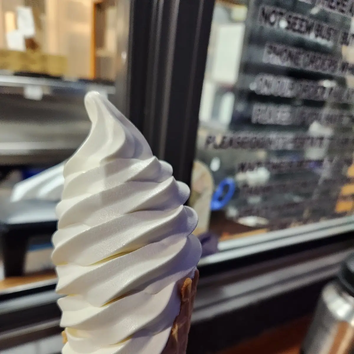 Small Vanilla Waffle Cone