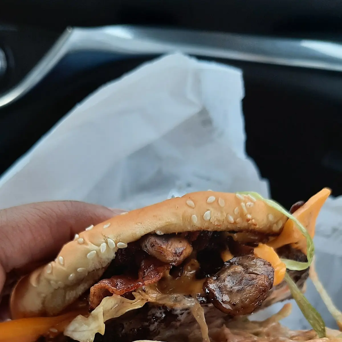 Bacon Cheddar Cheeseburger with Mushrooms