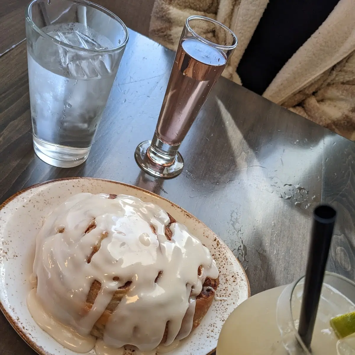 Rembrandts Original Cinnamon Roll