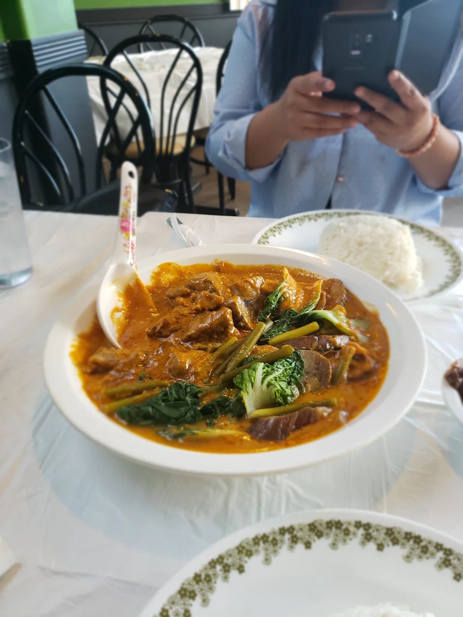 Fried Chicken Kare-Kare, Mangkok International Cuisine