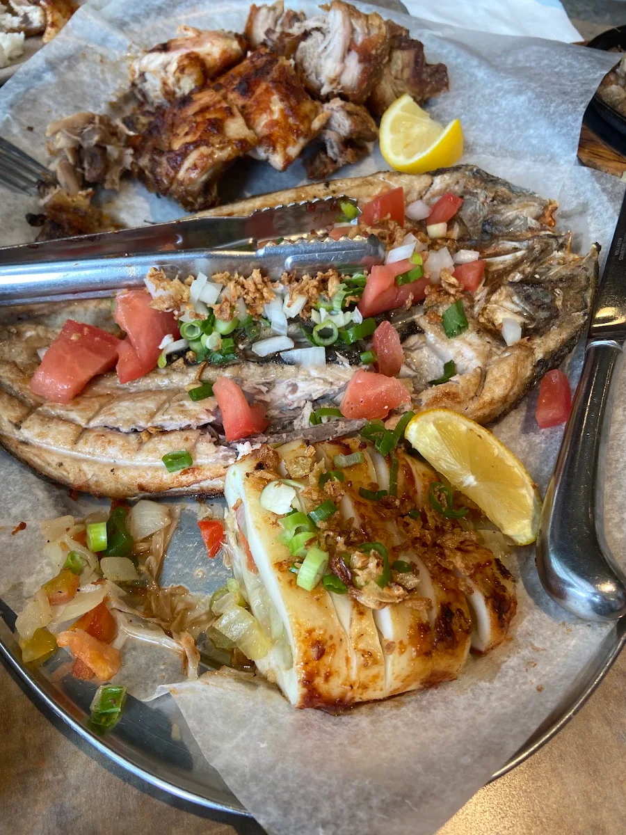 Grilled Fish and Grilled Squid, Mangkok International Cuisine
