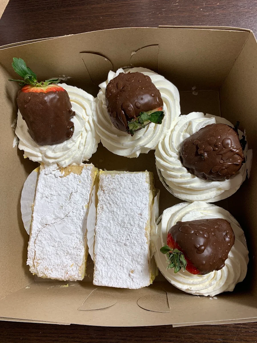 Dark Chocolate Dipped Strawberry