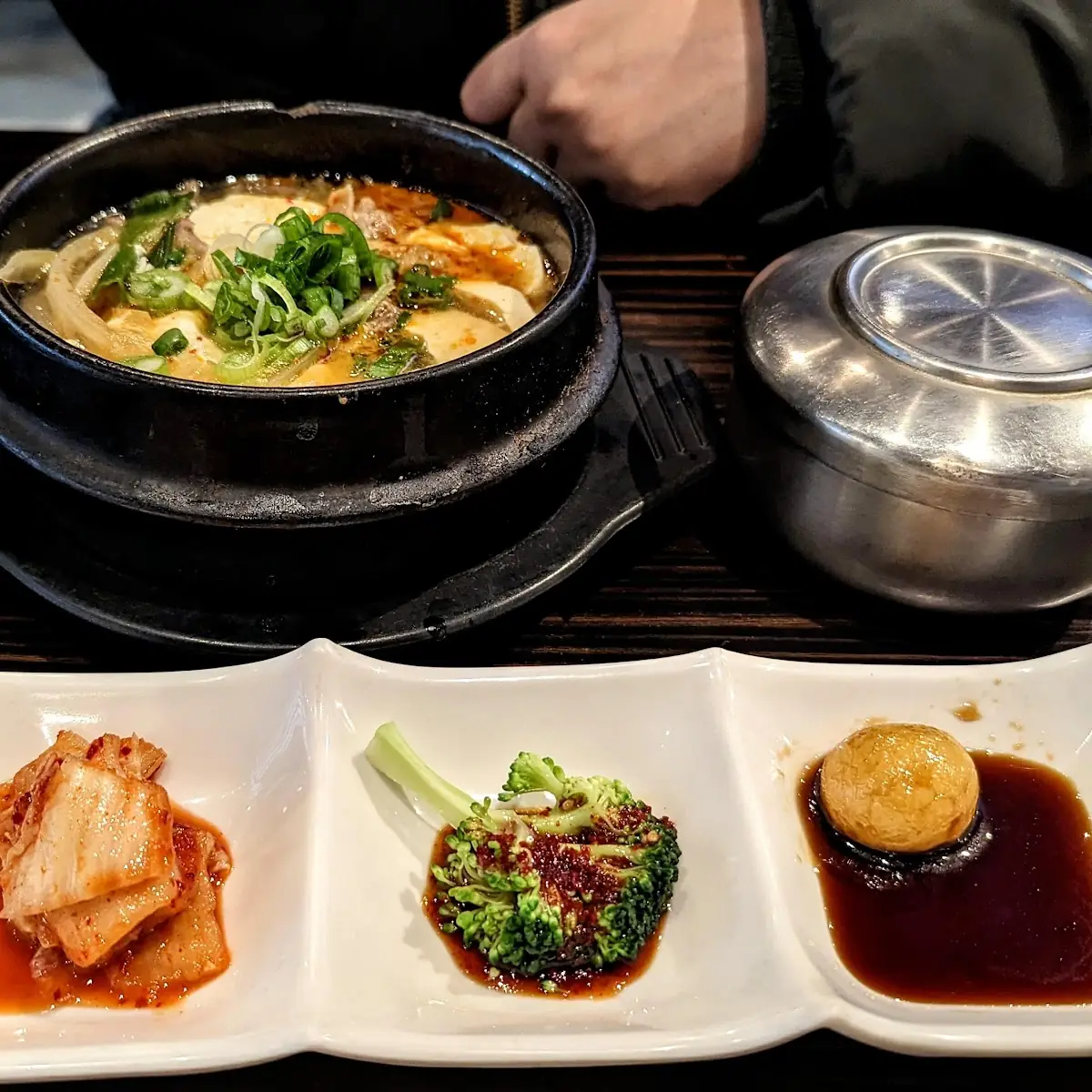 Ddukbaegi Bulgogi, Woo Korean BBQ House