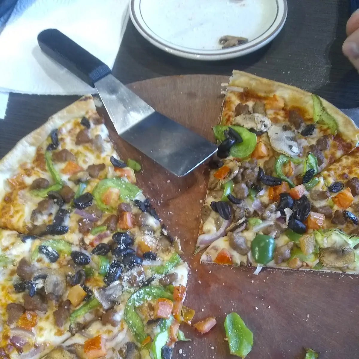 Thin Crust Pizza Veggie Lover's Pizza with Beef