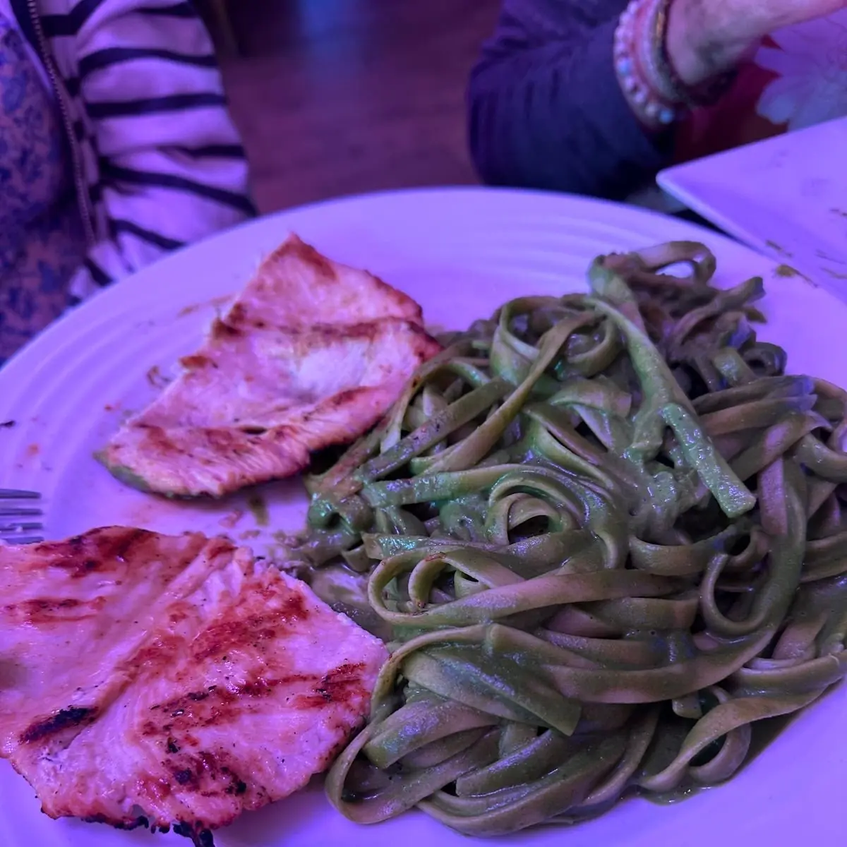Tallarin Verde Con Bistec