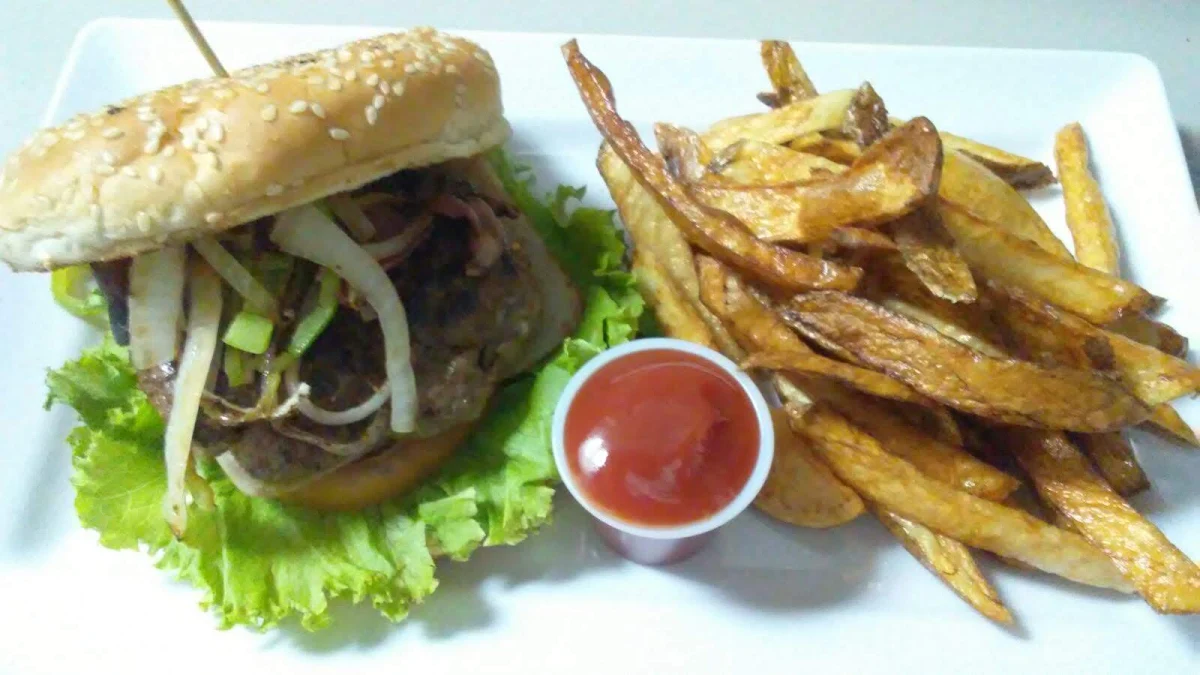 Hamburger Con Papas Fritas