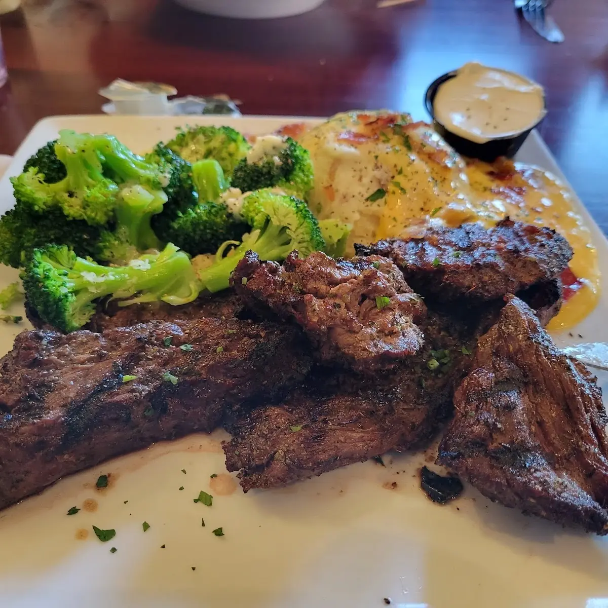 Steak Tips w Loaded Mashed Potatoes and Broccoli
