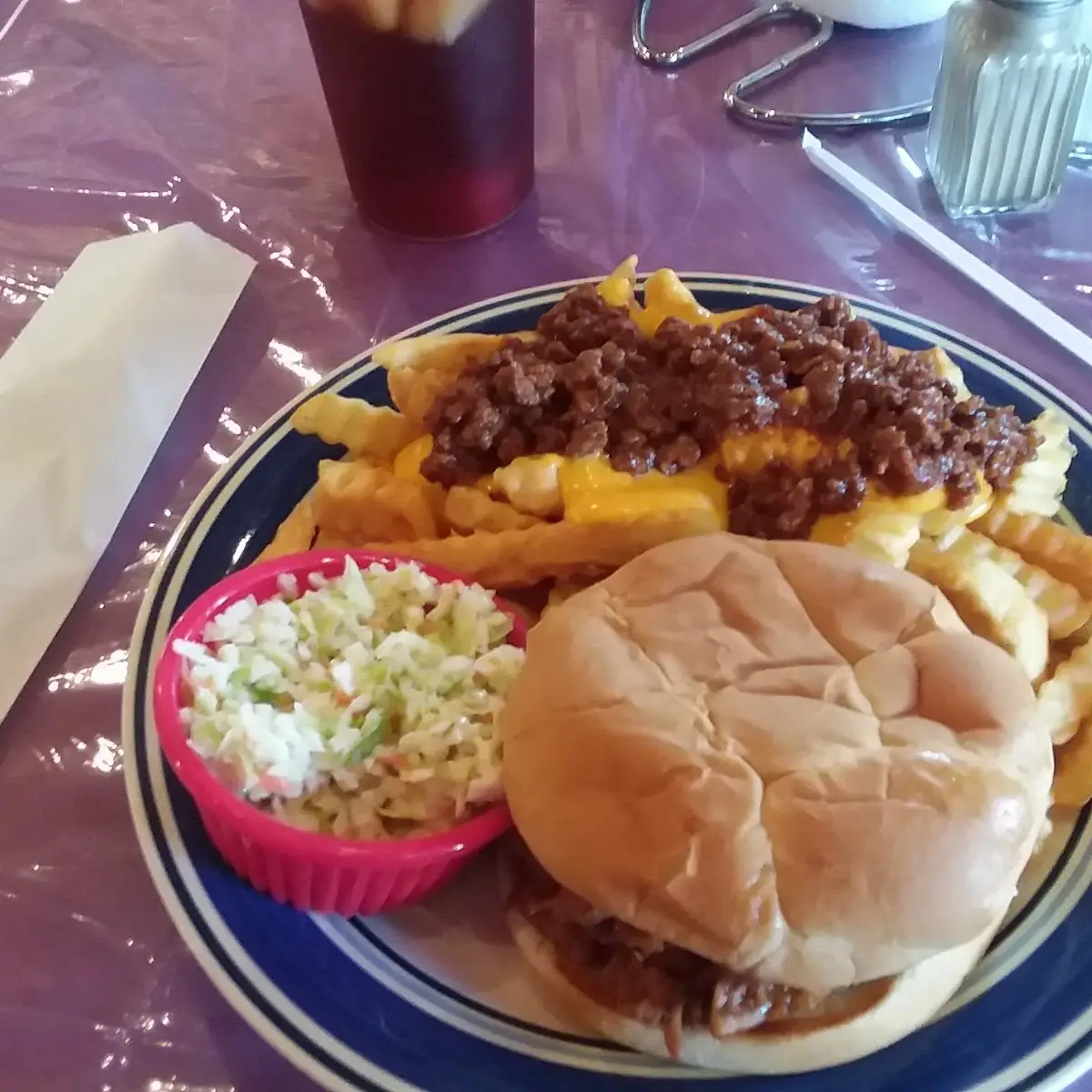 BBQ Pulled Pork Sandwichwuth Chili Fries