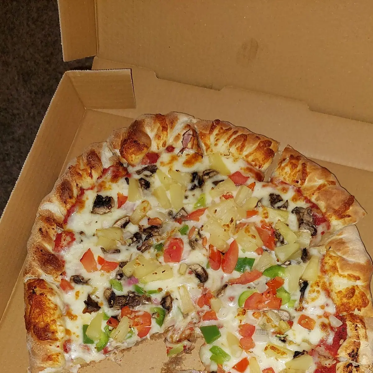 Veggie Pizza w Red Sauce and Pineapple