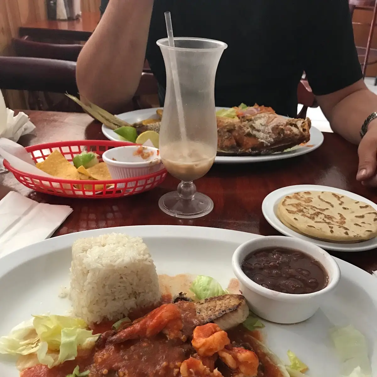 Tilapia Con Camarones En Salsa