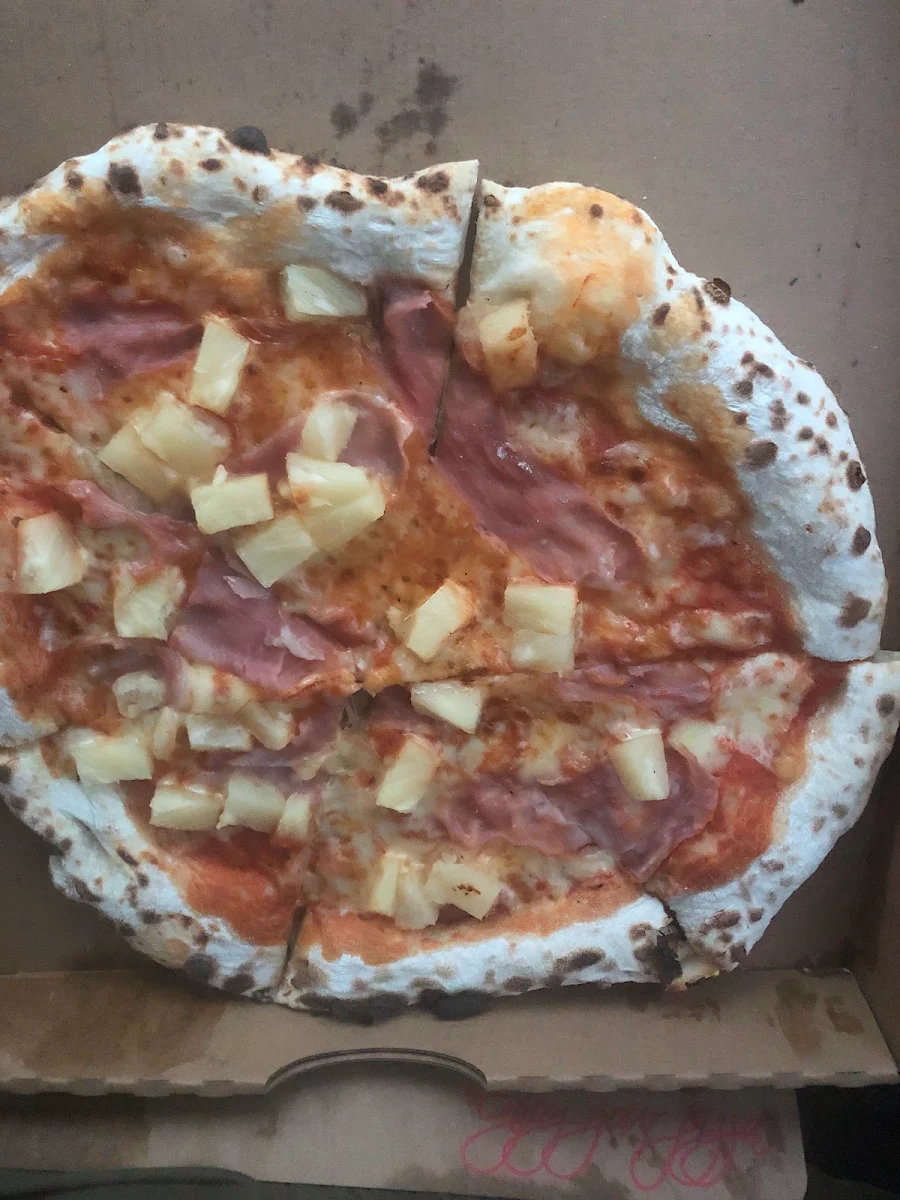 Ham & Pineapple Pizza Hawaii