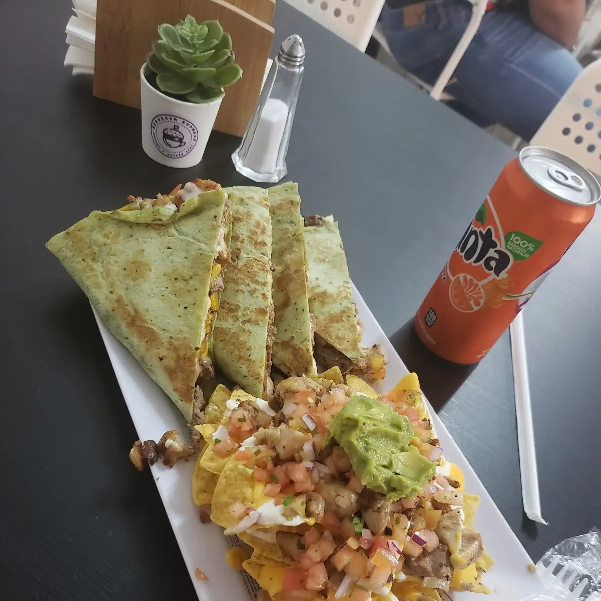 Mampostiao con pechuga salsa guayaba