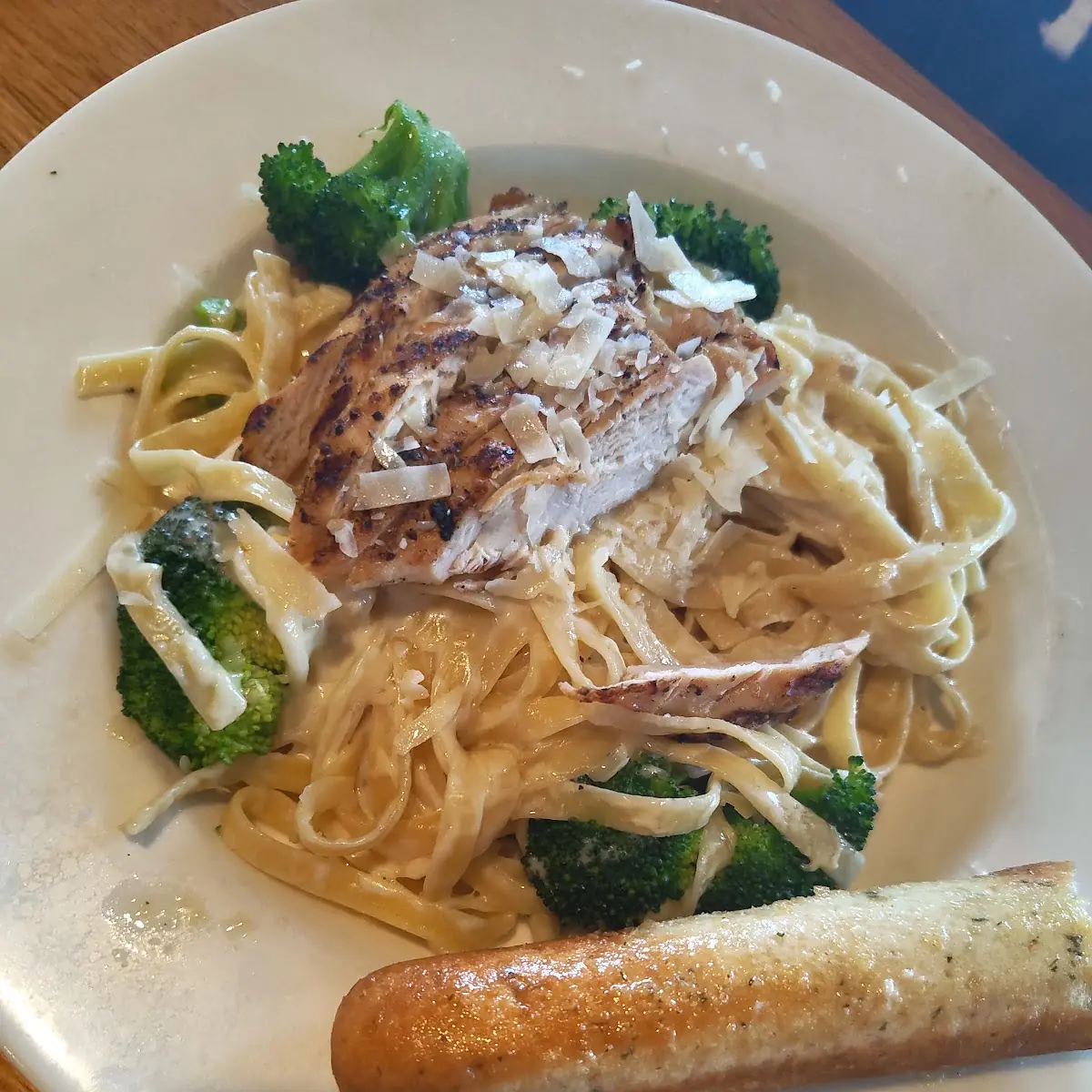 Chicken and Broccoli Alfredo Pasta