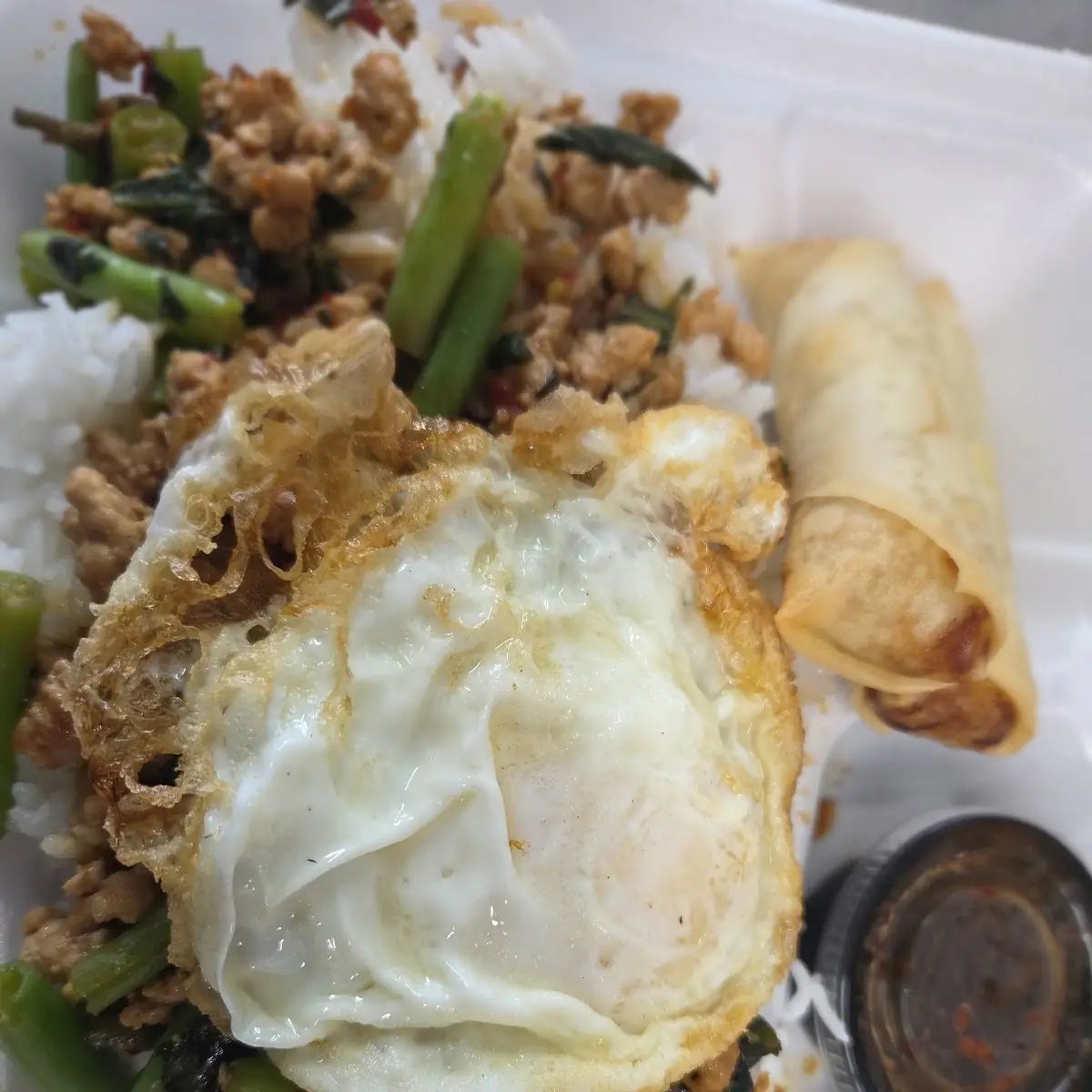 Pakapow w Steamed Rice