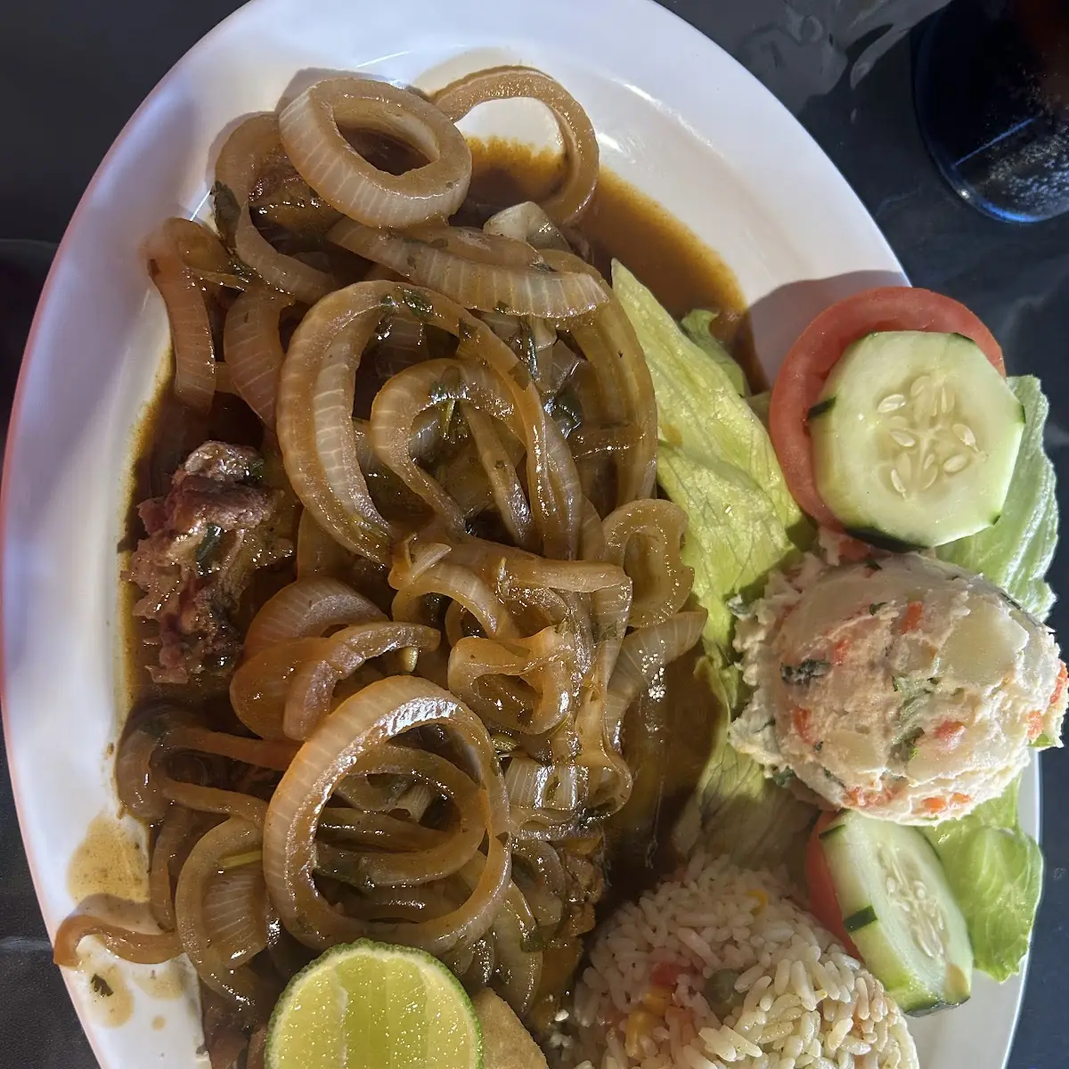 Pollo Encebollado