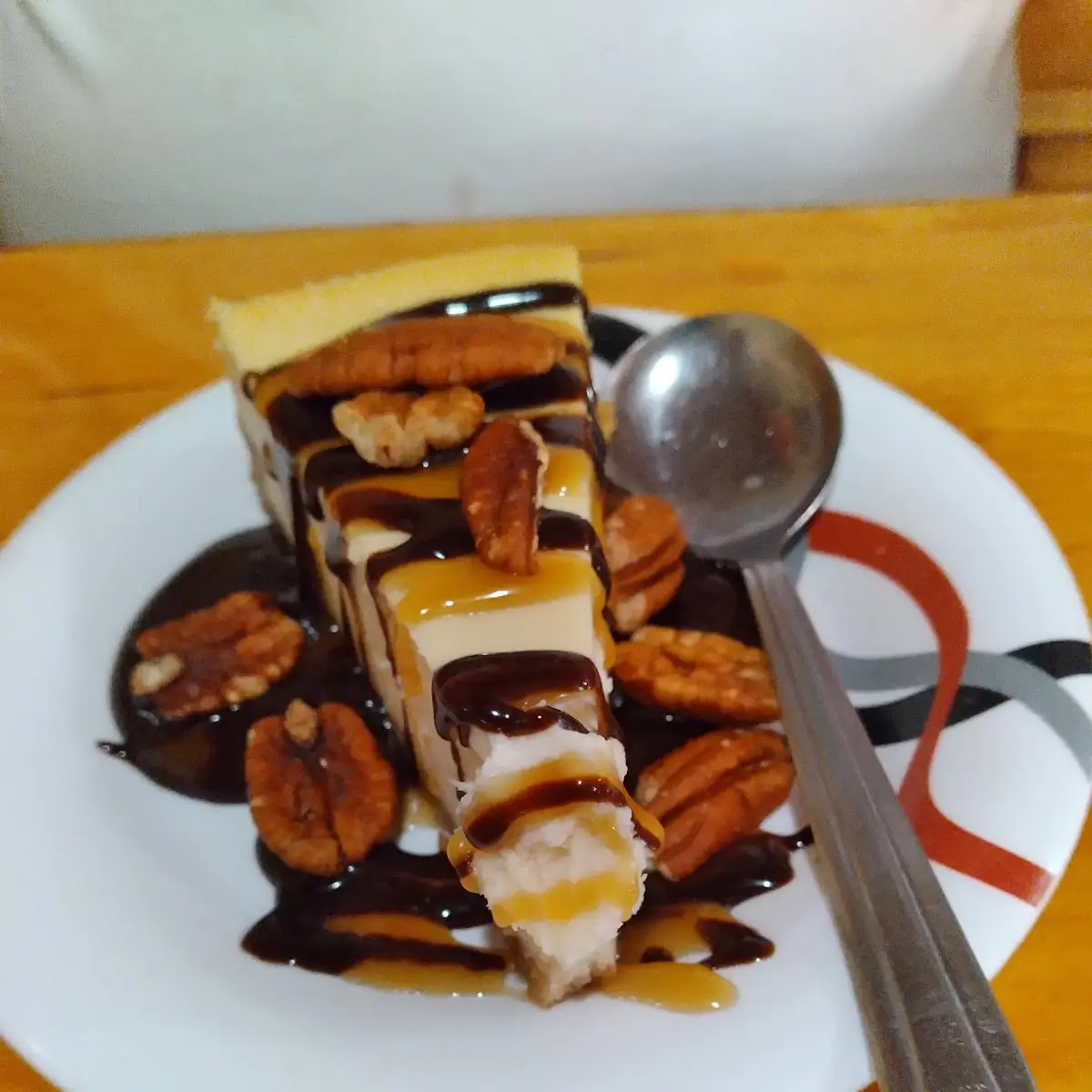 Turtle Cheese Cake with Pecans