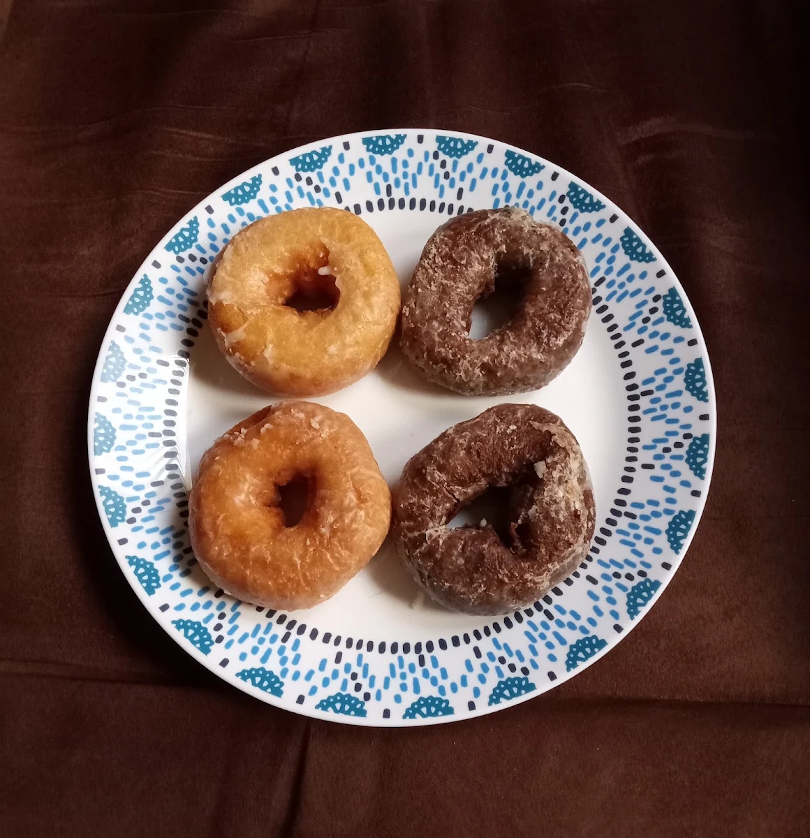 Regular & Chocolate Glazed Donuts