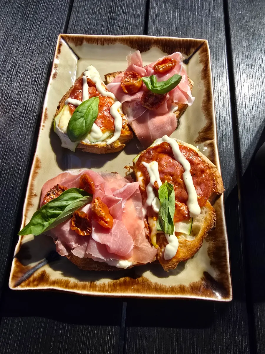 Highlights, Postcard from Napoli