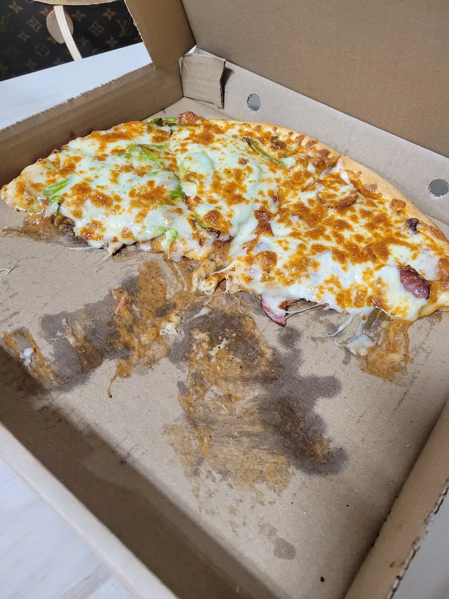 Highlights, Sam’s Pizza