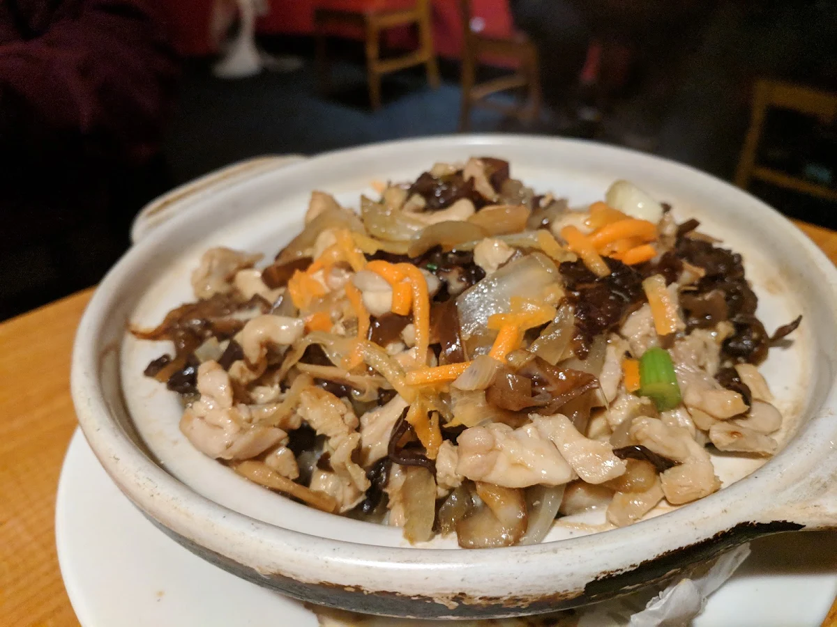 Chicken Steamed Rice in Clay Pot