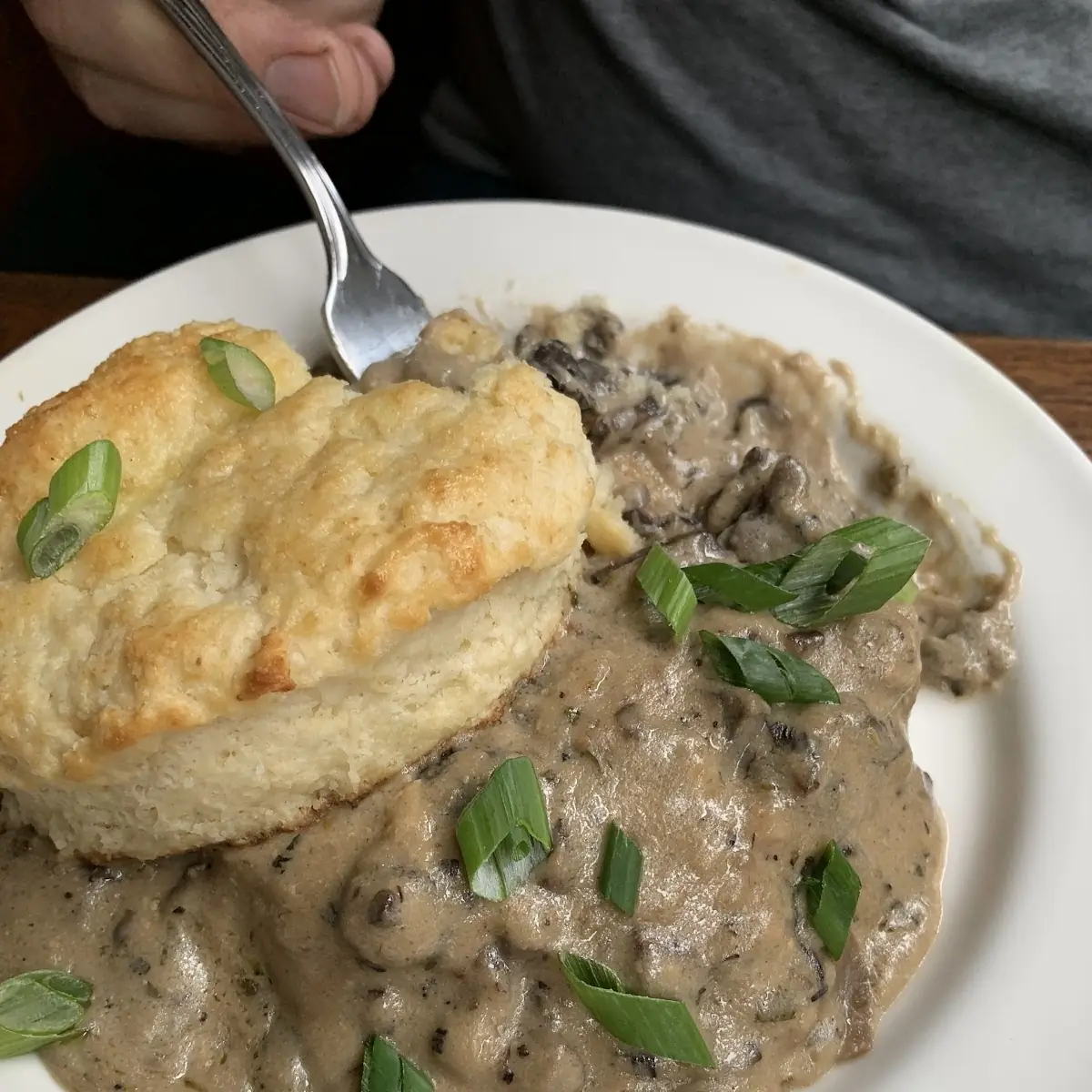 Biscuit & Country Gravy
