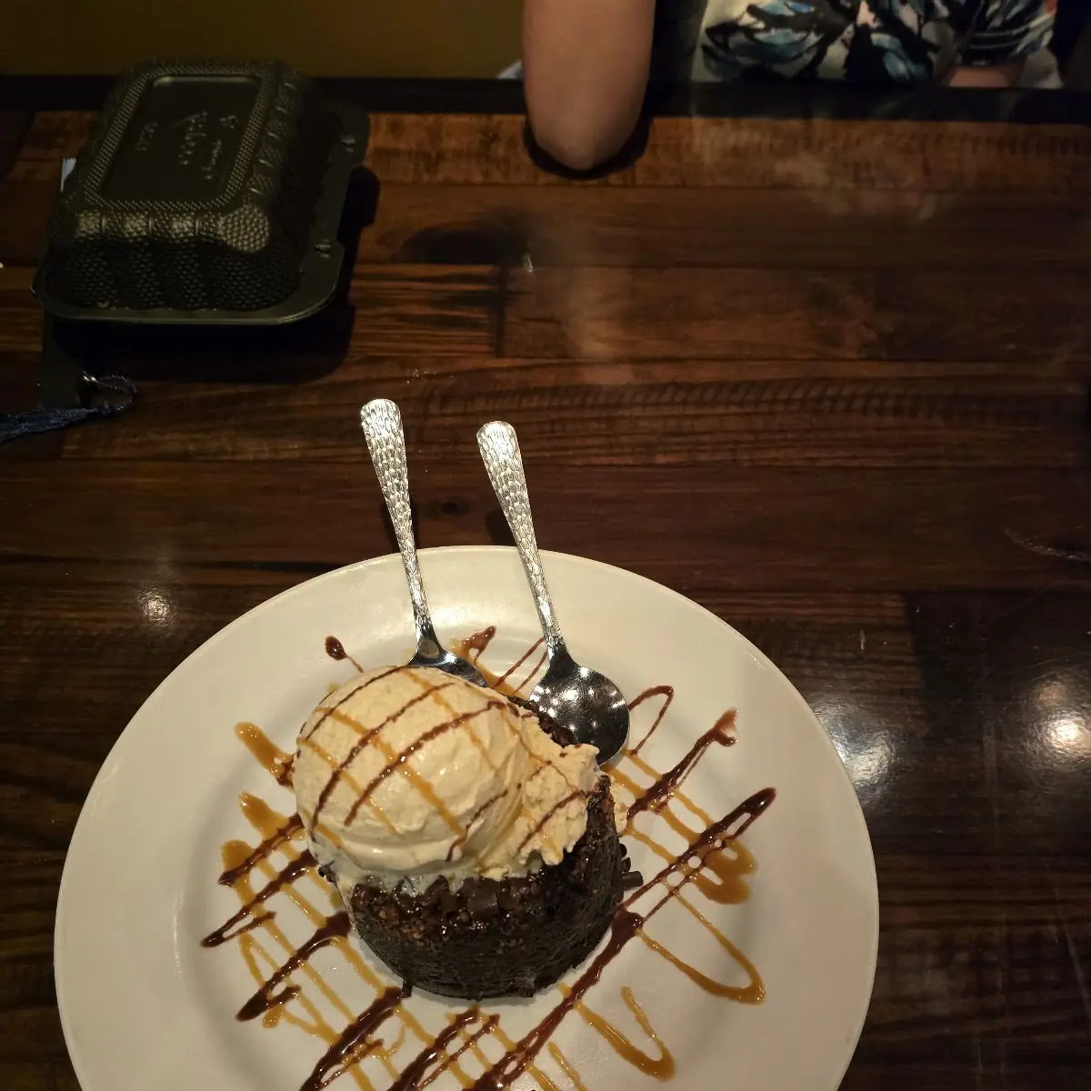 Chocolate Lava Cake w Ice Cream