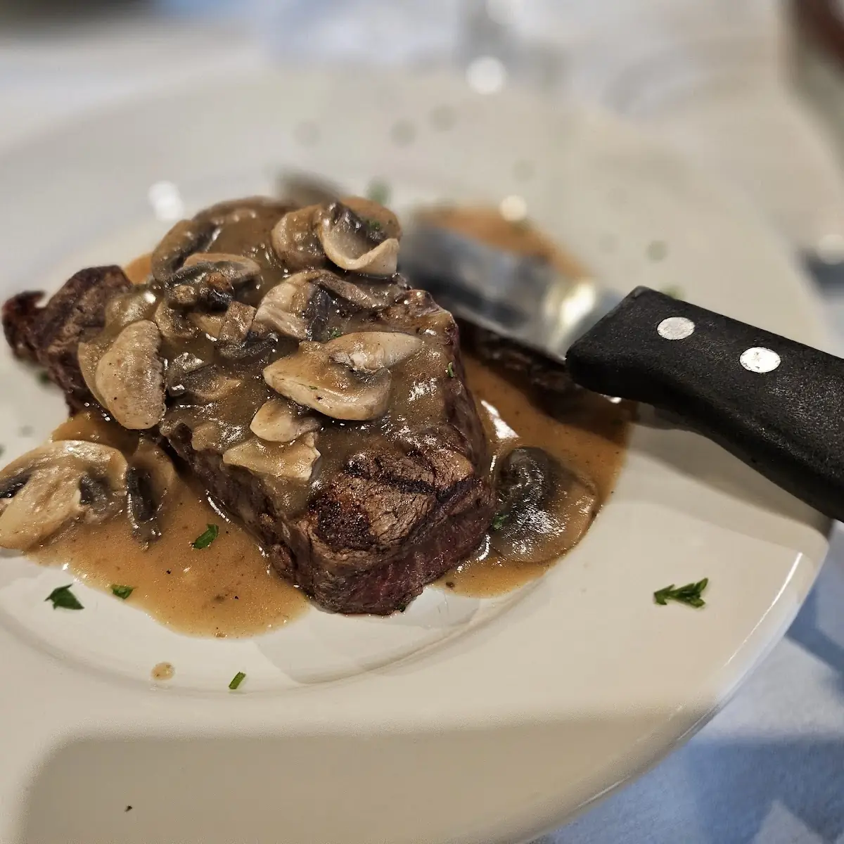 Lunch Special Petite Filet Minion