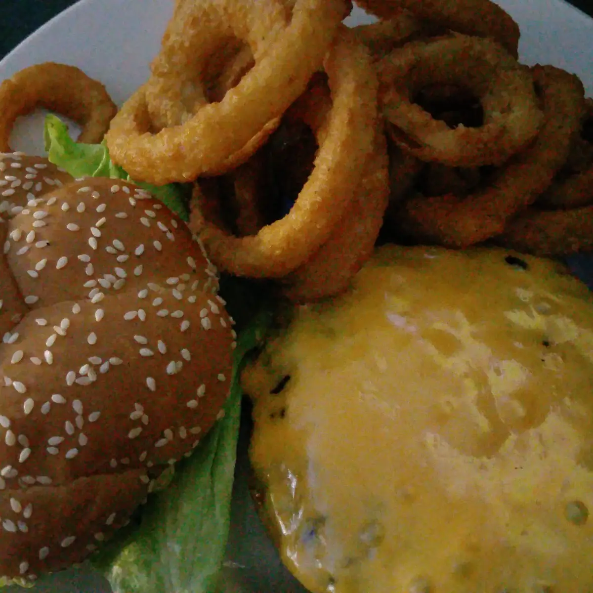 Cheeseburger with Onion Rings
