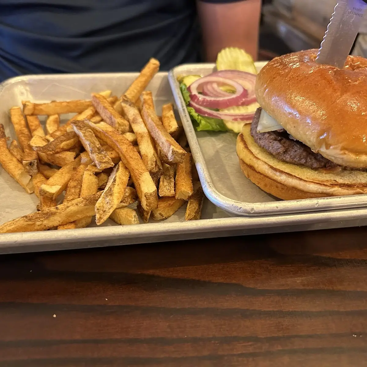Cheese Burger w Fries