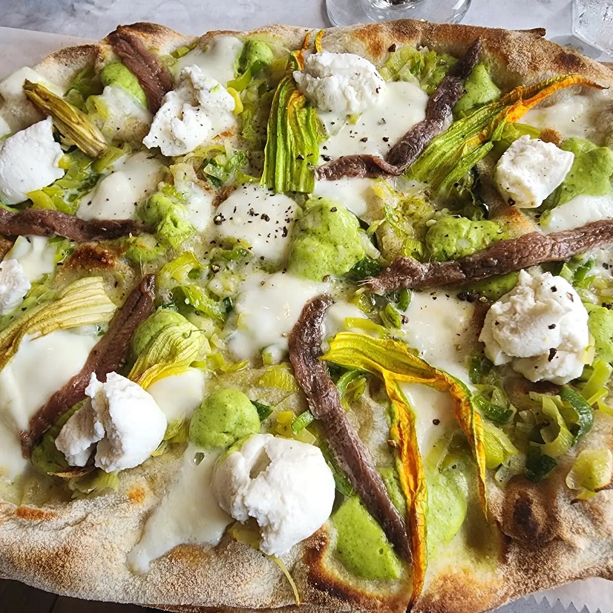 Pizza Carciofi Funghi Cacio E Guanciale