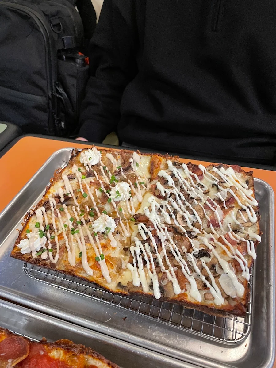 Highlights, Renaissance Detroit Style Pizza