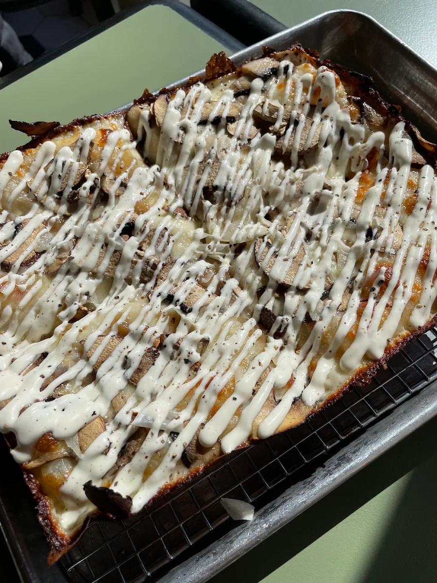 Highlights, Renaissance Detroit Style Pizza